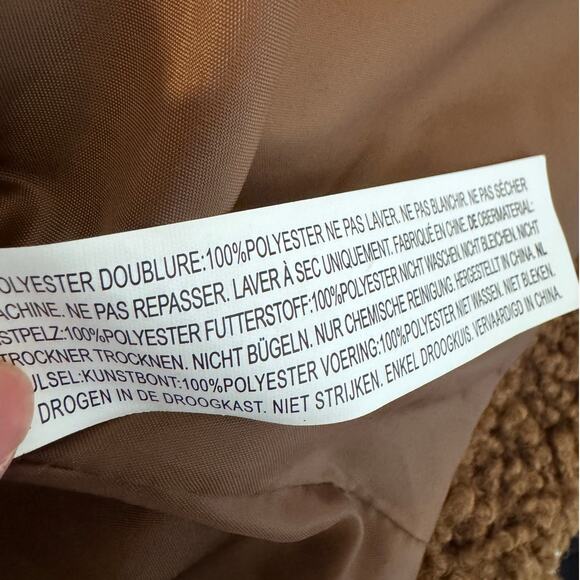 Forever 21 Teddy Sherpa Trucker Jacket - Size M - Picture 6 of 6